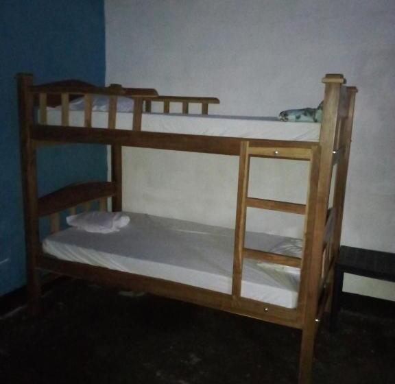 هتل کپسول Mamacita Café House