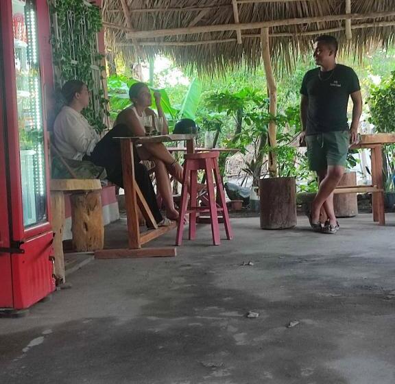 هتل کپسول Mamacita Café House