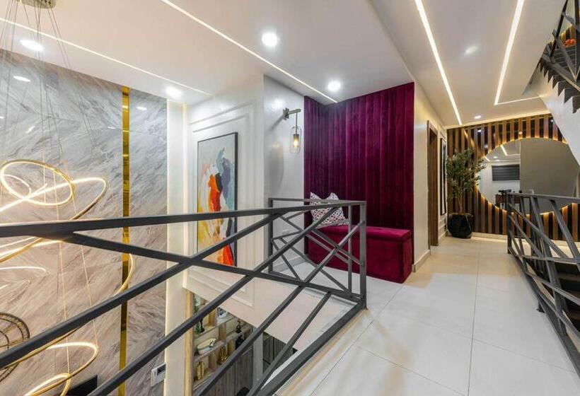 پانسیون Dd S Shortlets And Apartments