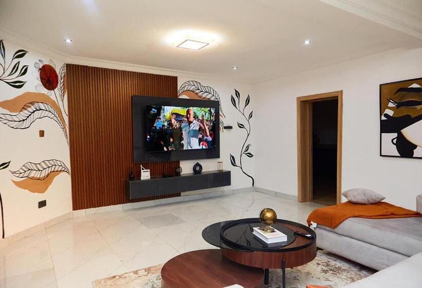 پانسیون Dd S Shortlets And Apartments