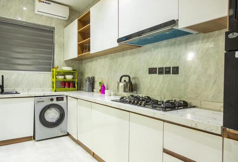 پانسیون Dd S Shortlets And Apartments