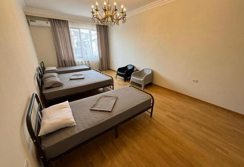 تختخواب و صبحانه Velvet Vouge Hostel