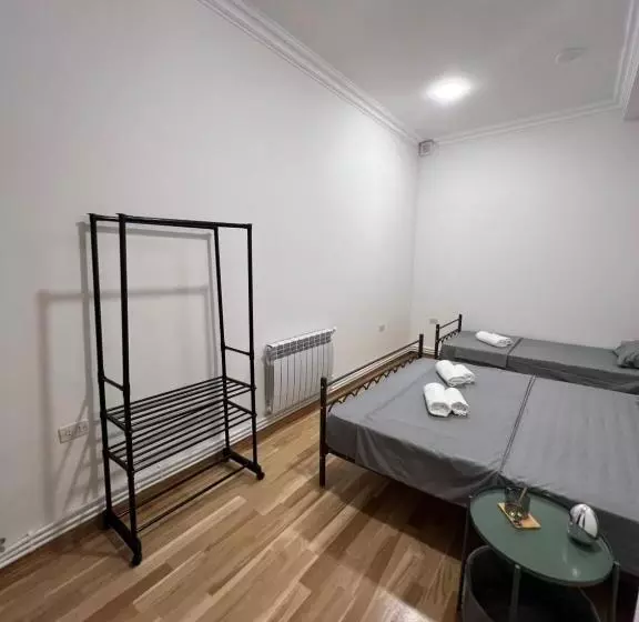 تختخواب و صبحانه Velvet Vouge Hostel
