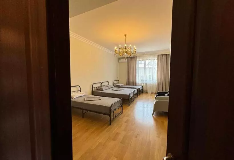 تختخواب و صبحانه Velvet Vouge Hostel