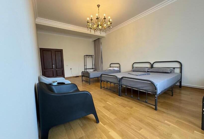 تختخواب و صبحانه Velvet Vouge Hostel