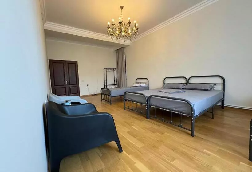 تختخواب و صبحانه Velvet Vouge Hostel