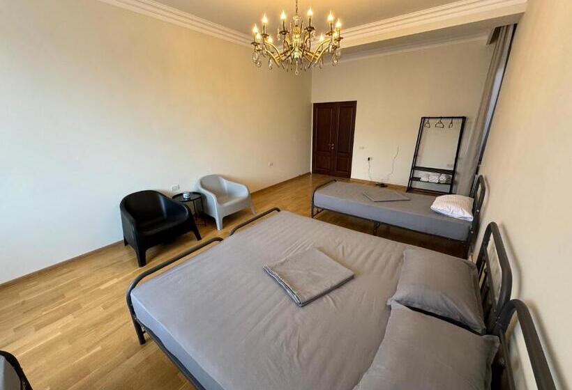 تختخواب و صبحانه Velvet Vouge Hostel