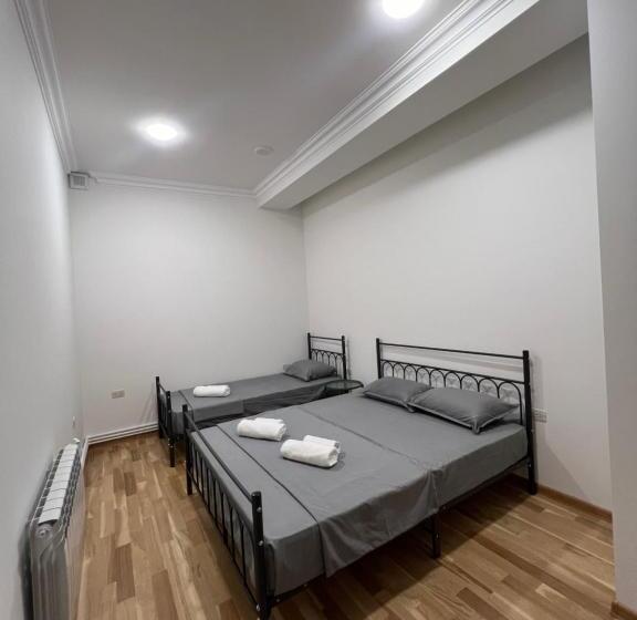 تختخواب و صبحانه Velvet Vouge Hostel