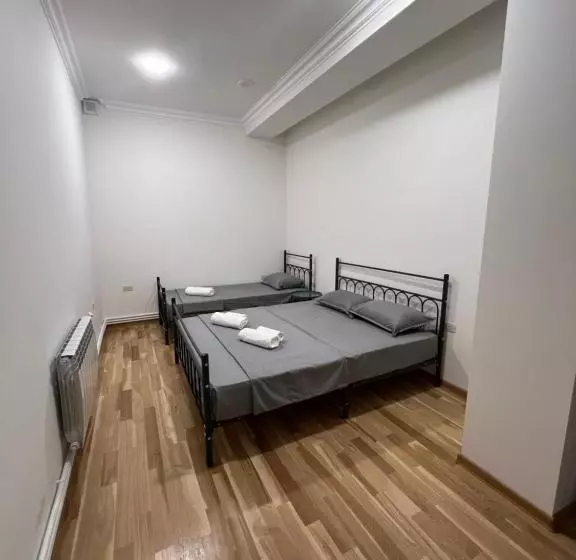 تختخواب و صبحانه Velvet Vouge Hostel