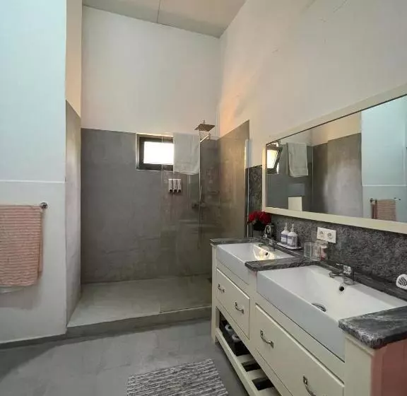 Syd S City Center Bed And Breakfast