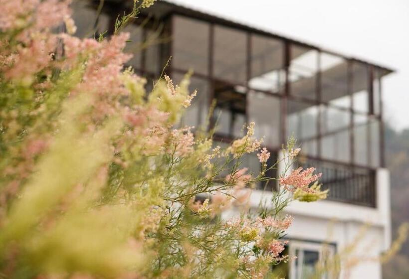 هتل Aavya Wellness Retreat Center