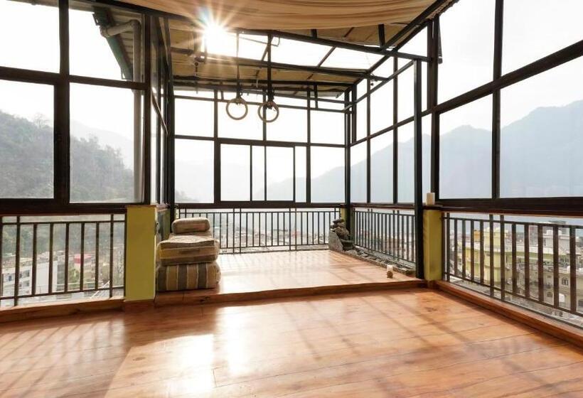 هتل Aavya Wellness Retreat Center