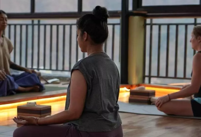 هتل Aavya Wellness Retreat Center