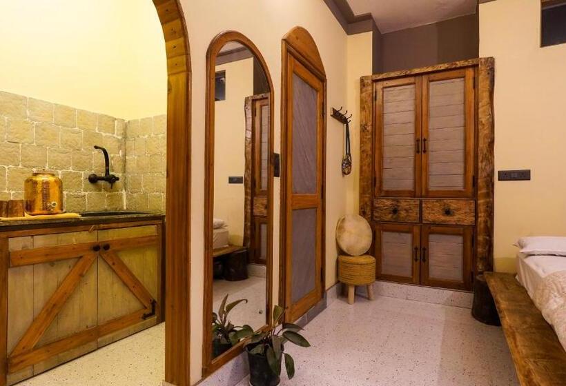 هتل Aavya Wellness Retreat Center