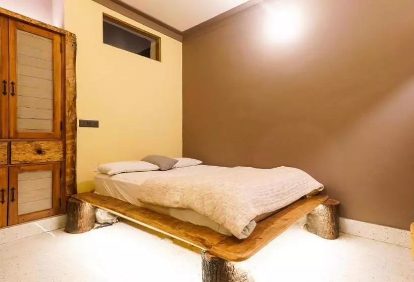 هتل Aavya Wellness Retreat Center