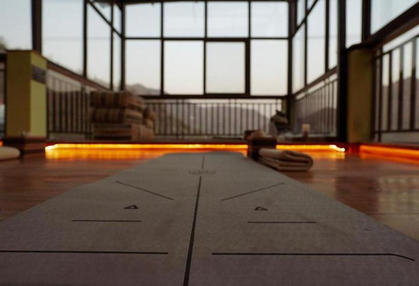 هتل Aavya Wellness Retreat Center