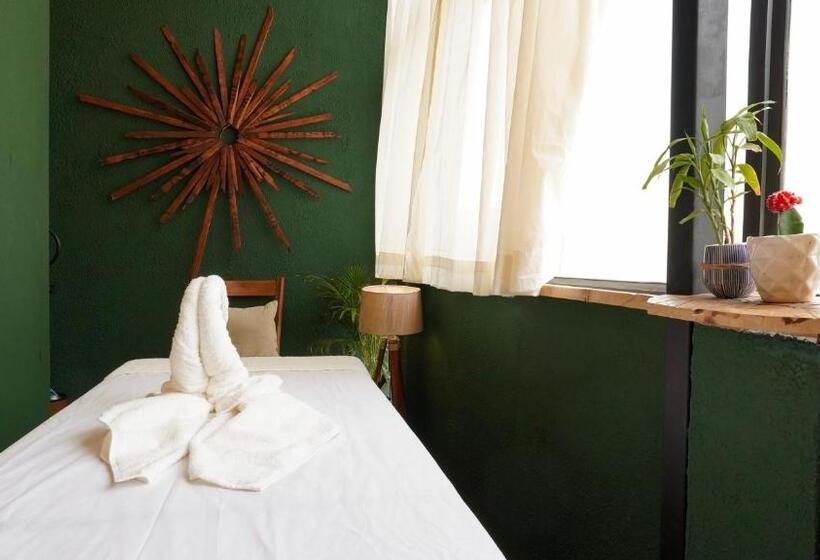 هتل Aavya Wellness Retreat Center