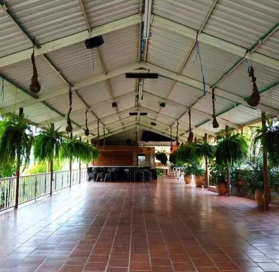 Hotelli Club Social Villa Victoria