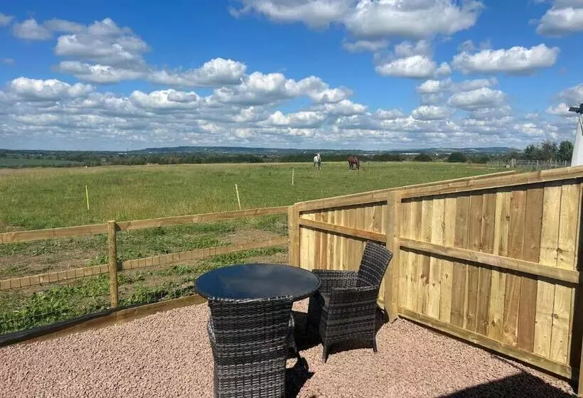 Kapselihotelli Maylands Farm Glamping Pod