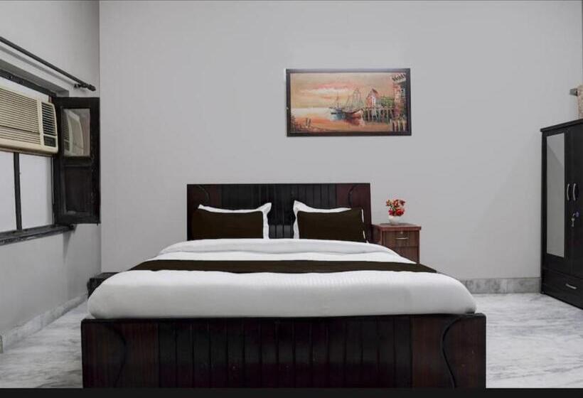 پانسیون Crest Inn