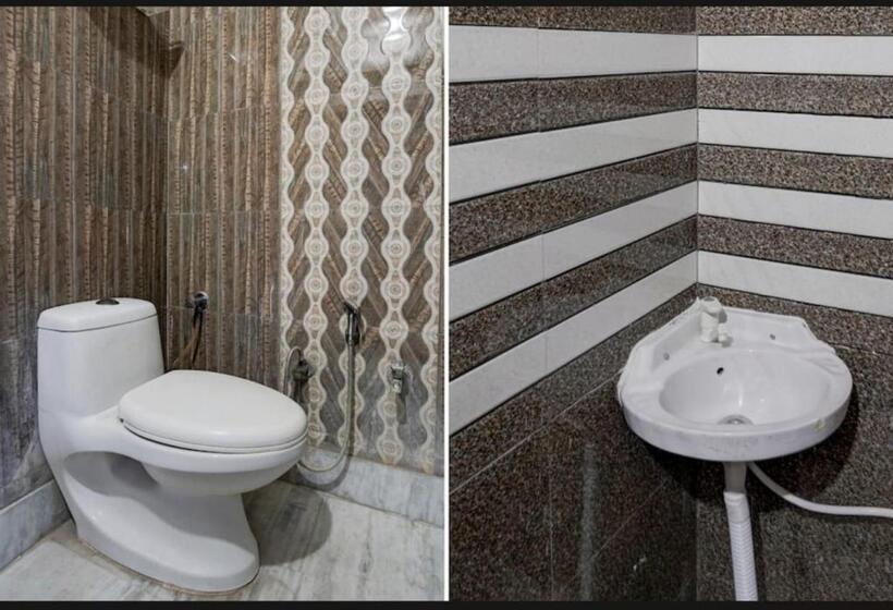 پانسیون Crest Inn