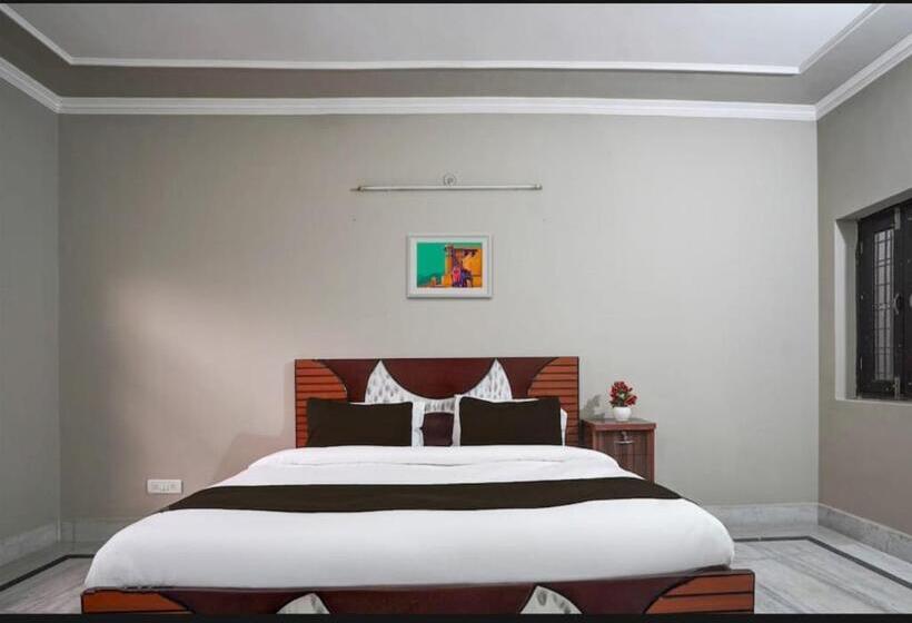 پانسیون Crest Inn