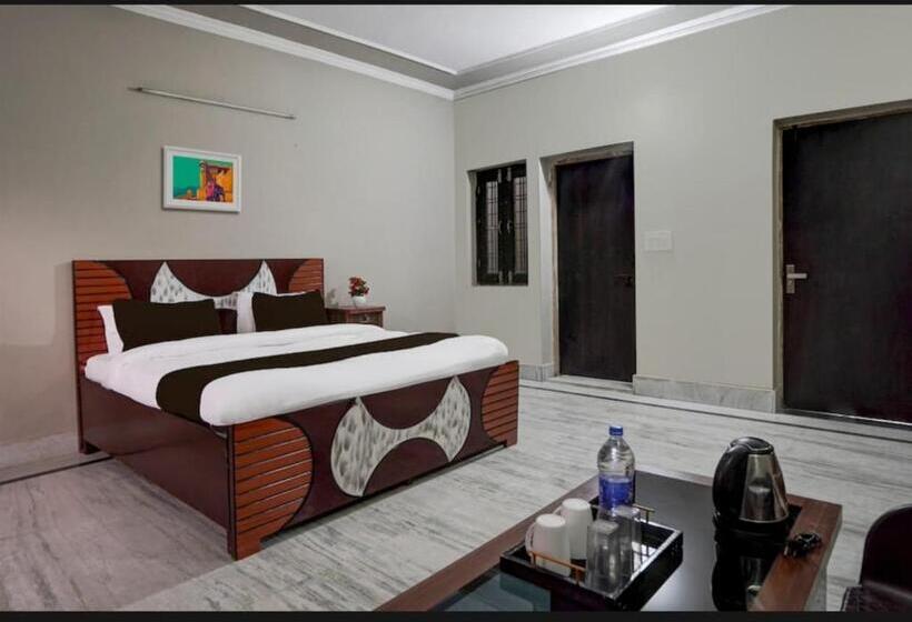 پانسیون Crest Inn