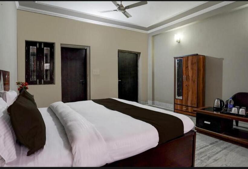 پانسیون Crest Inn