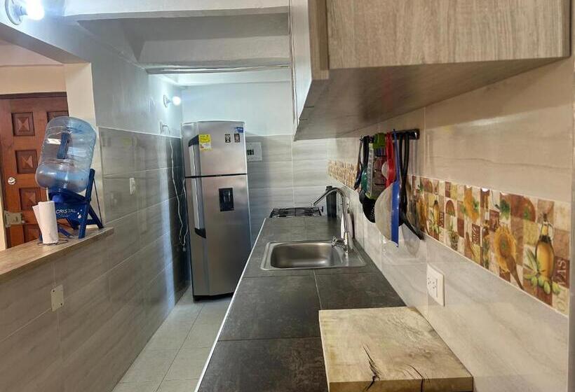 پانسیون Eco Friendly Cozy Bunk Room With Private Bath Near Airport