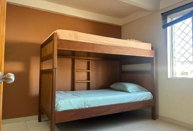 پانسیون Eco Friendly Cozy Bunk Room With Private Bath Near Airport