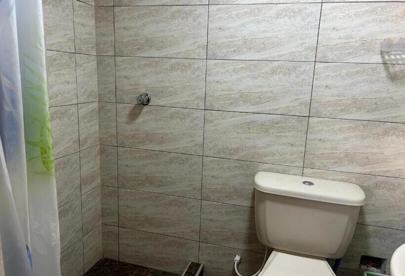 پانسیون Eco Friendly Cozy Bunk Room With Private Bath Near Airport