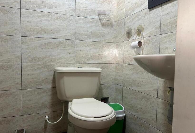 پانسیون Eco Friendly Cozy Bunk Room With Private Bath Near Airport