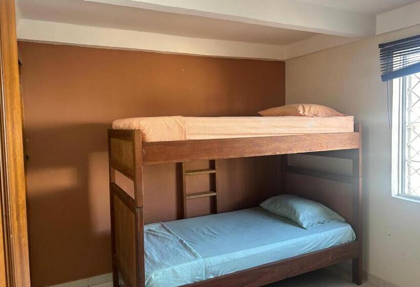 پانسیون Eco Friendly Cozy Bunk Room With Private Bath Near Airport