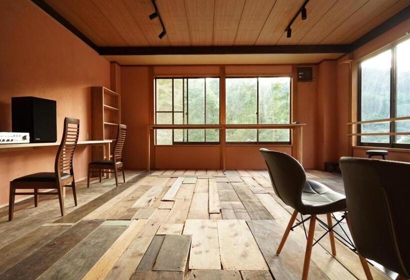 פנסיון 清津峡hostel 雪ふる宿