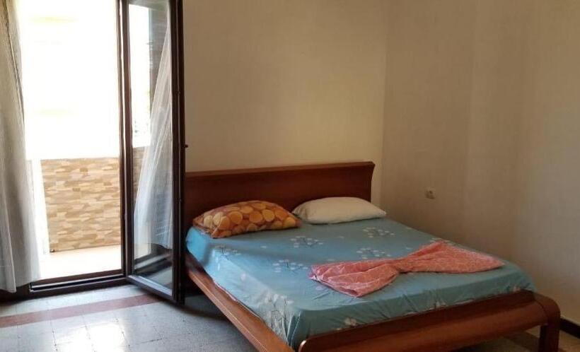 پانسیون Port Side Rooms