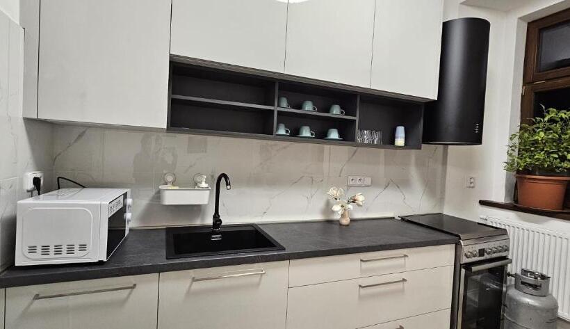 فندق صغير 123 Shop & Stay