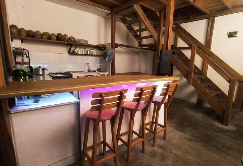 הוסטל Eden Garden