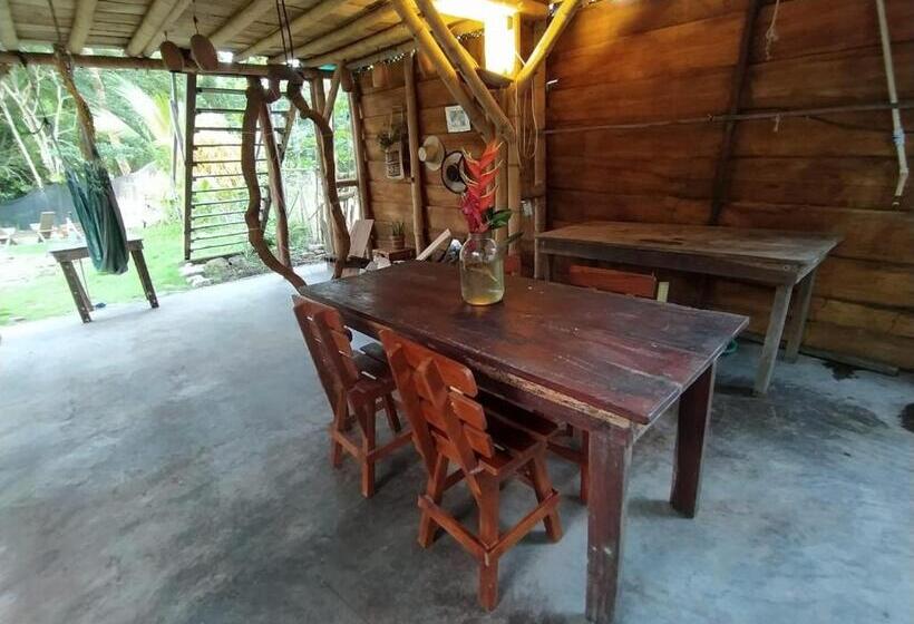 הוסטל Eden Garden