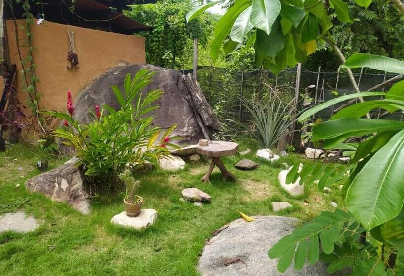 הוסטל Eden Garden