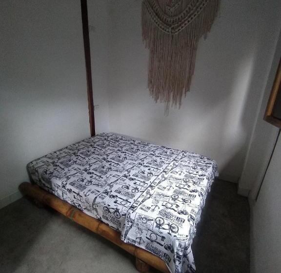 הוסטל Eden Garden