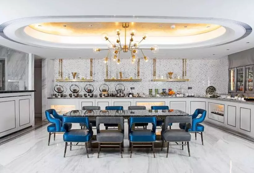 Hotelli East Pacific Passenger Lounge   Departure Area, 3rd Floor