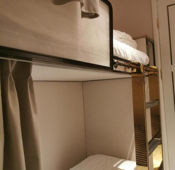 Hotel East Pacific Passenger Lounge Departure Area, 3rd Floor