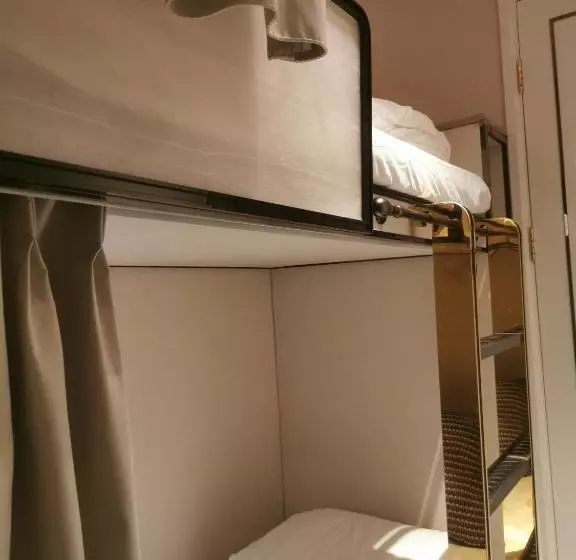 Hotelli East Pacific Passenger Lounge   Departure Area, 3rd Floor