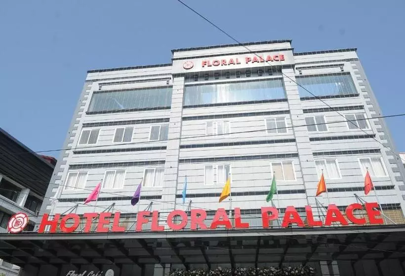 ホテル Floral Palace