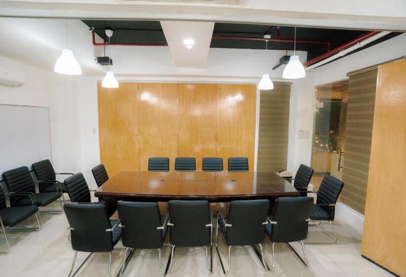 בית מלון כפרי Madison Suites