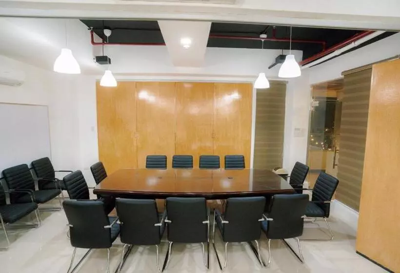 ホテル Madison Suites