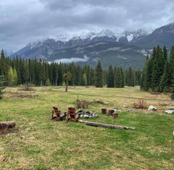 فندق Rustic Beaverfoot Lodge Room N5