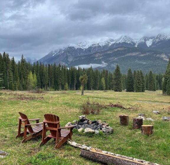 فندق Rustic Beaverfoot Lodge Room N5