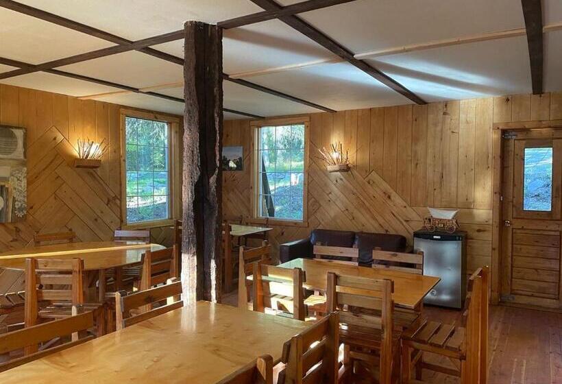 فندق Rustic Beaverfoot Lodge Room N5
