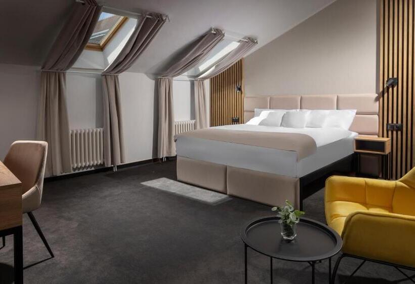 בית מלון כפרי Savorsky